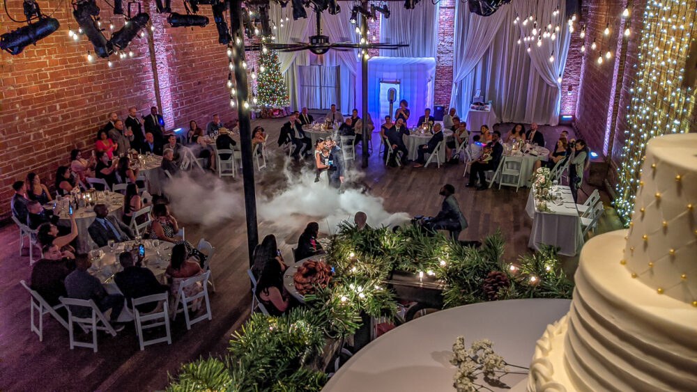 2019-12-08-courtyard-wedding-and-foggy-first-dance